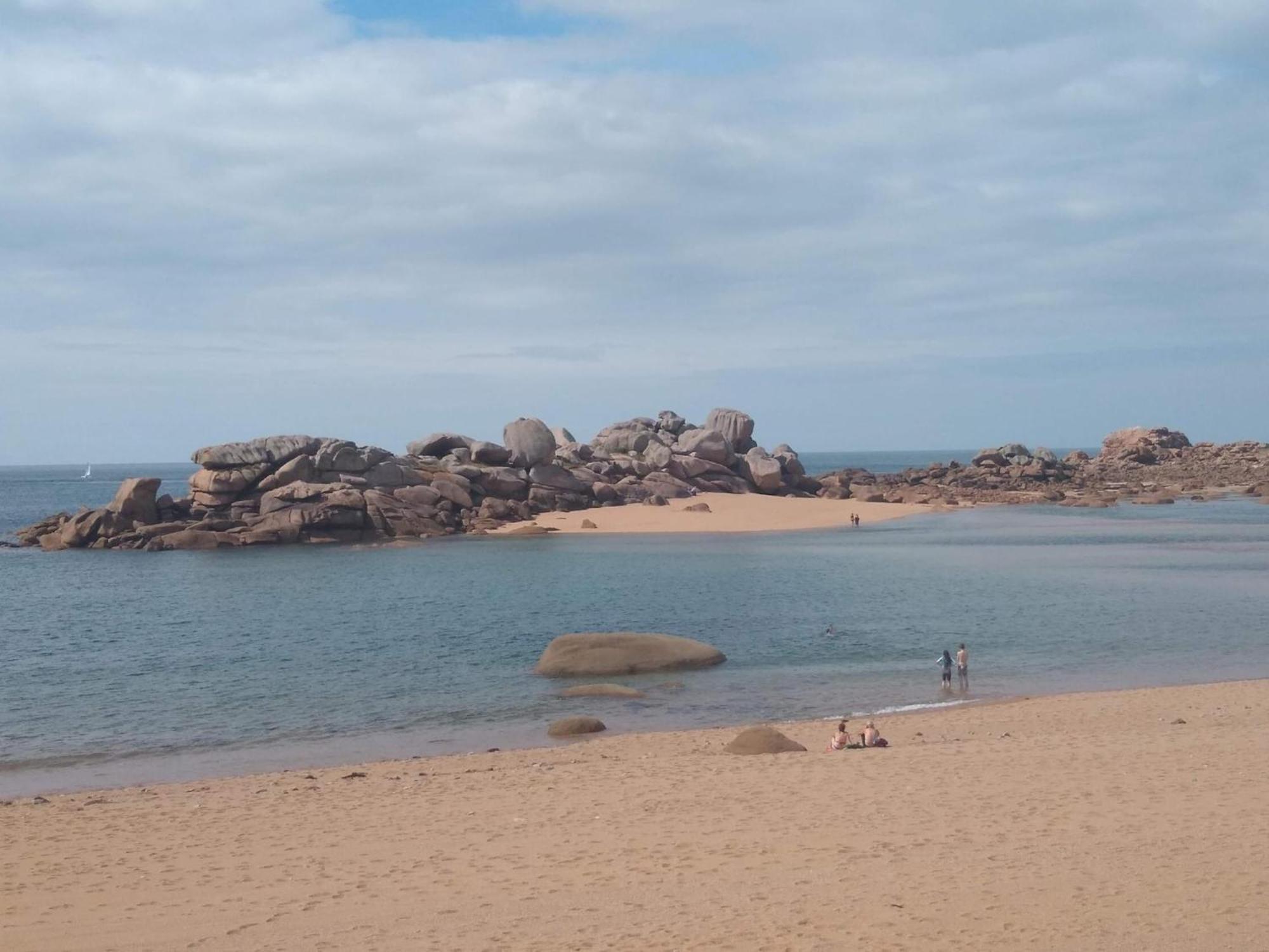 Holiday Home In A Quiet Location Near The Coast Pleumeur-Bodou Ngoại thất bức ảnh